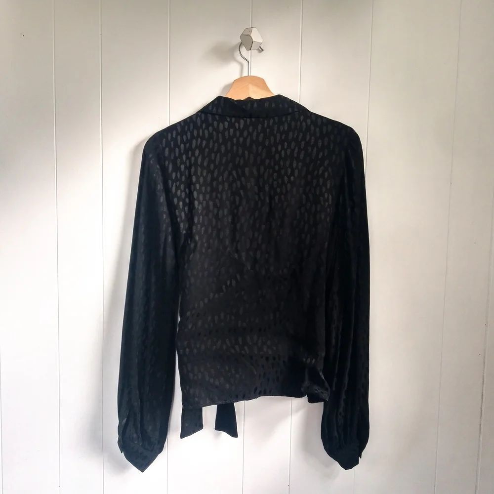 ☆ BANANA REPUBLIC Spotted Tie-front Blouse